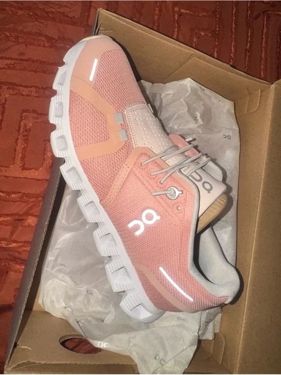On Running Women’s Pink Cloud Athletic Sneakers - Picture 1 of 4